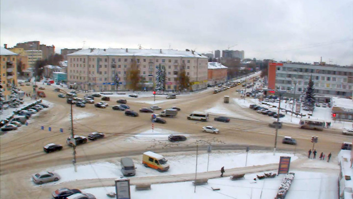 Онлайн веб-камера на площади Капошвара в Твери
